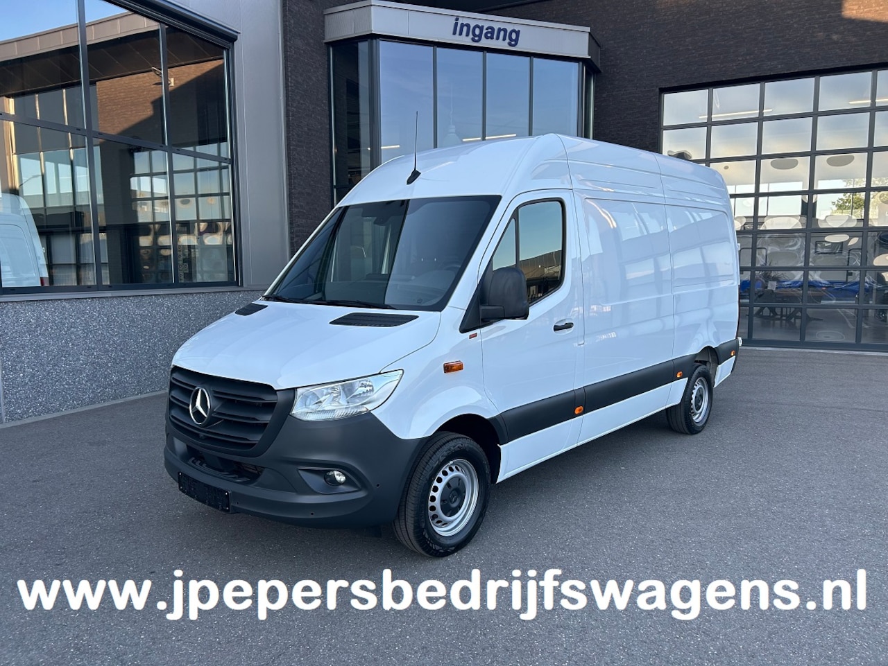 Mercedes-Benz Sprinter - 317 CDI L2 H2 MBUX / 360 Camera / Parkeersensoren / Navigatie / Cruise control / Airco / 2 - AutoWereld.nl