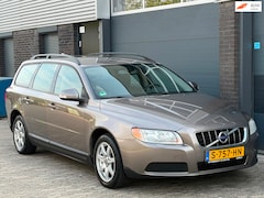 Volvo V70 - 2.0 Momentum LEER CRUISE CLIMA TREKHAAK NIEUW APK