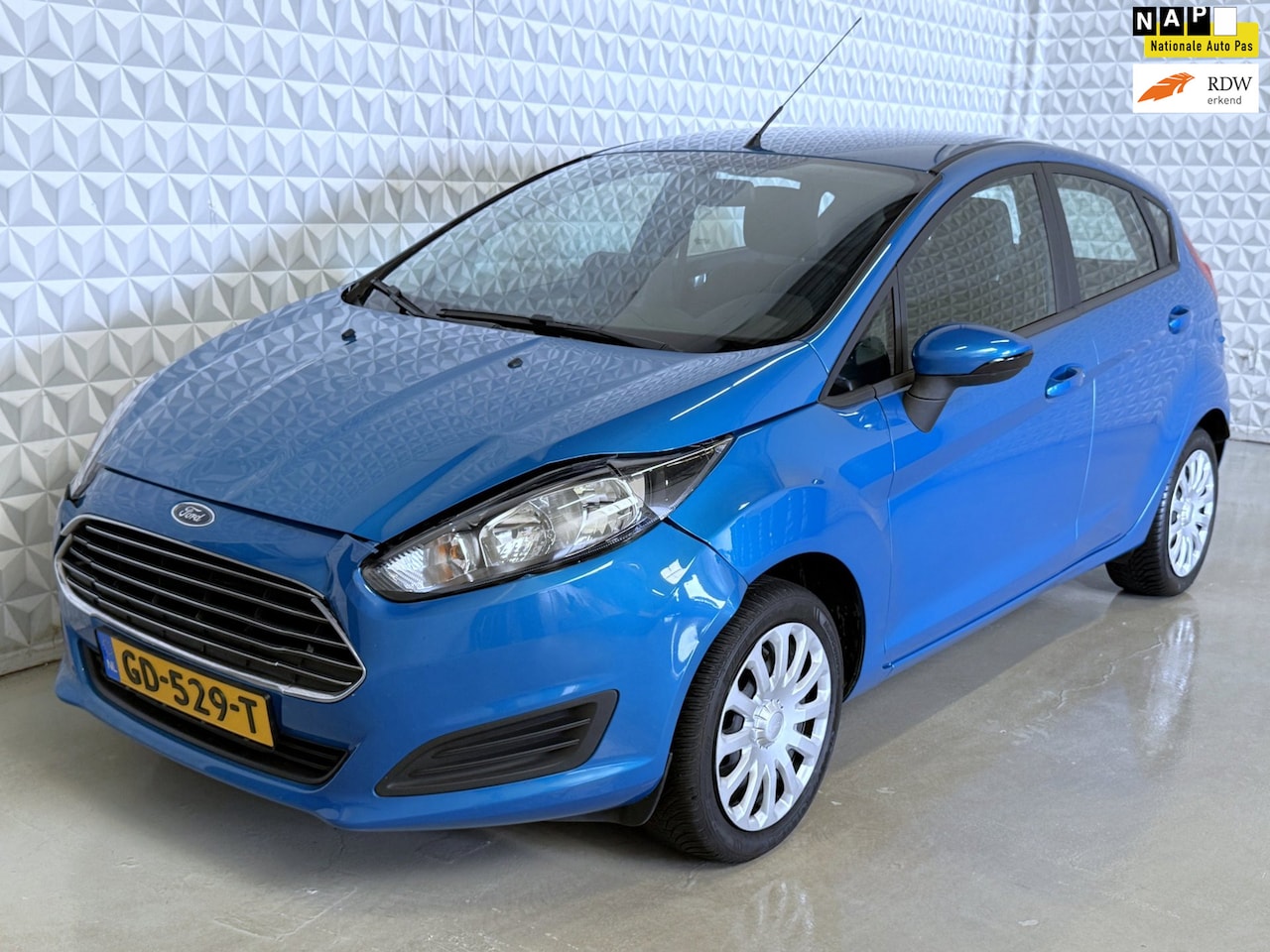 Ford Fiesta - 1.0 Style met MOOIE VOOR SCHADE! (2015) - AutoWereld.nl