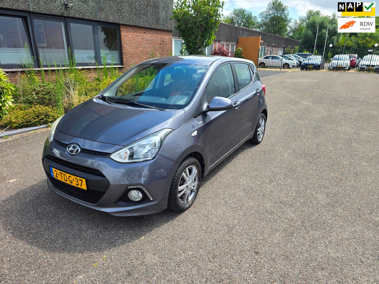 Hyundai i10 - 1.0i i-Motion Comfort Plus Airco Boekjes Nap - AutoWereld.nl