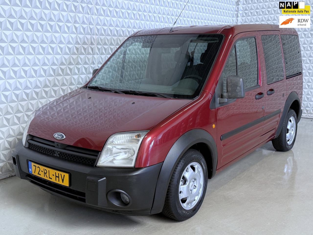 Ford Tourneo Connect - 1.8-16V AIRCO *2 X SCHUIFDEUR!* én TREKHAAK (2005) - AutoWereld.nl