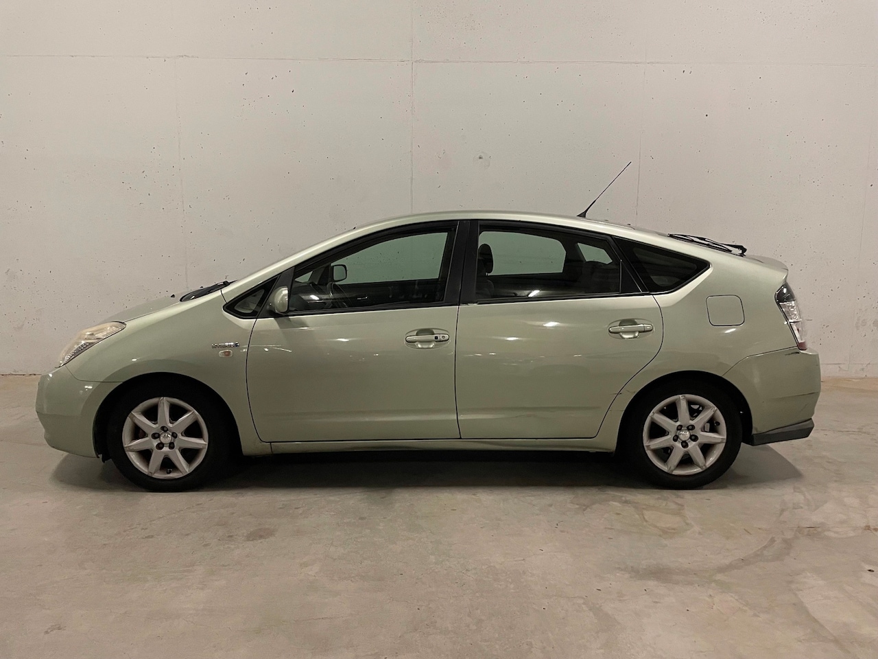 Toyota Prius - 1.5 VVT-i Business Edition Navi PDC Clima Cruise C. PAK NAP - AutoWereld.nl