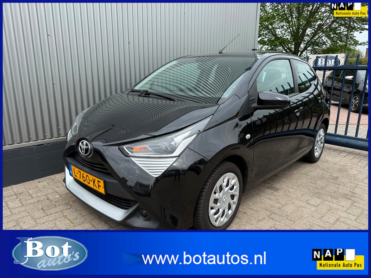 Toyota Aygo - 1.0 VVT-i x-play / 1E EIGENAAR / AIRCO / ACHTERUITRIJCAMERA / APPLE CAR PLAY / BLUETOOTH / - AutoWereld.nl