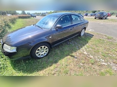 Audi A6 Limousine - Zescilinder motor.