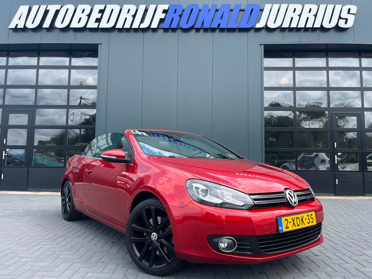 Volkswagen Golf Cabriolet - 1.4 TSI NL.Auto/Xenon/Climatronic/Trekhaak/Cruise/Alcantara/17Inch/Goed onderhouden - AutoWereld.nl
