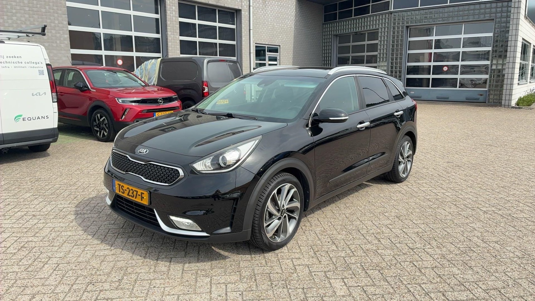 Kia Niro - 1.6 GDi Hybrid Design Edition | 18'' | Allseason banden | Schuif-kanteldak | Navigatie | - AutoWereld.nl
