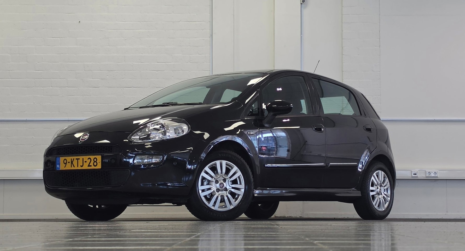 Fiat Punto Evo - 1.4 Edizione Cool Automaat 2e Eigenaar Parkeerhulp Mooi! - AutoWereld.nl
