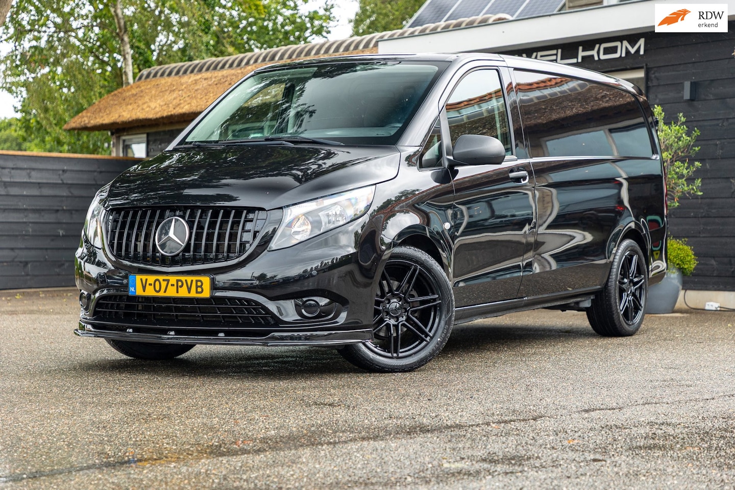 Mercedes-Benz Vito - 114 CDI Lang Automaat I Trekhaak I Adaptive Cruise I Airco I Camera I CarPLay I Android - AutoWereld.nl