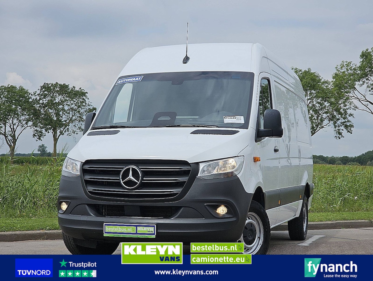 Mercedes-Benz Sprinter - 317 L2H2 RWD Mbux Autom! - AutoWereld.nl
