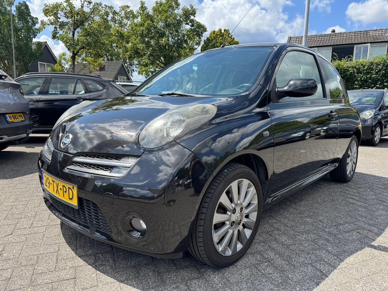 Nissan Micra - 1.6 160SR 1.6 160SR 110pk,Apk 10/7/27,Clima,Elek-pakket,Nap - AutoWereld.nl