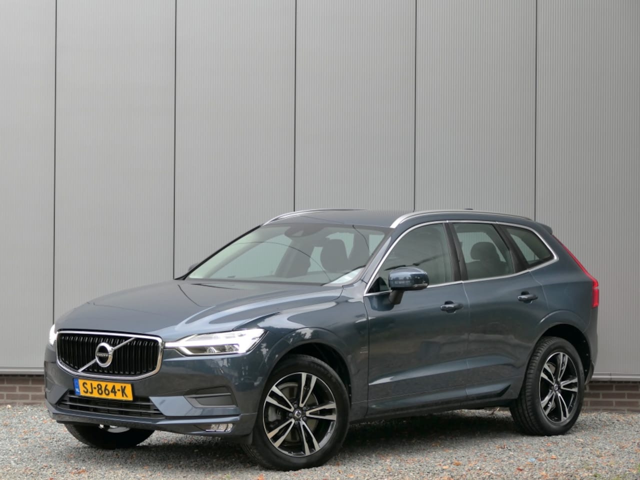 Volvo XC60 - T5 Momentum 12 MND garantie Leer / DAB+ / Trekhaak / Adaptieve LED koplampen - AutoWereld.nl