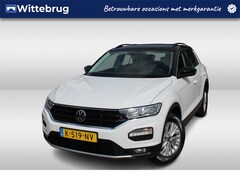 Volkswagen T-Roc - 1.5 TSI 150pk Style DSG Automaat / Navigatie by APP / Parkeersensoren / Elek. achterklep /