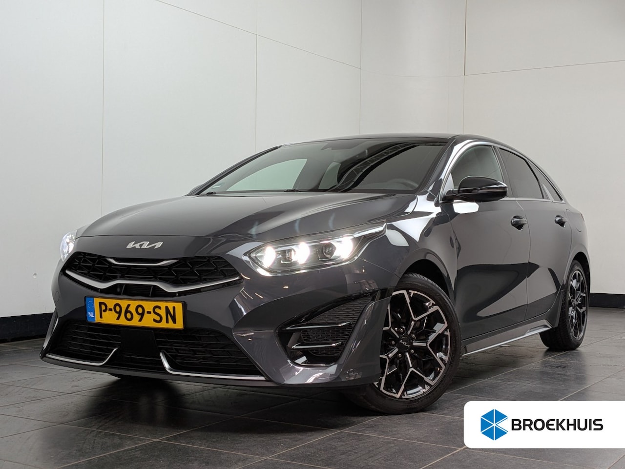 Kia Pro cee'd - 1.5 T-GDi GT-Line Airco | Camera | Cruise Adaptief | DAB | Keyless | LED | LMV 17" | Navi - AutoWereld.nl