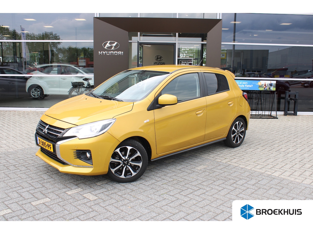 Mitsubishi Space Star - 1.2 Instyle | Parkeersensoren voor- en achter | Stoelverwarming | Achteruitrijcamera - AutoWereld.nl