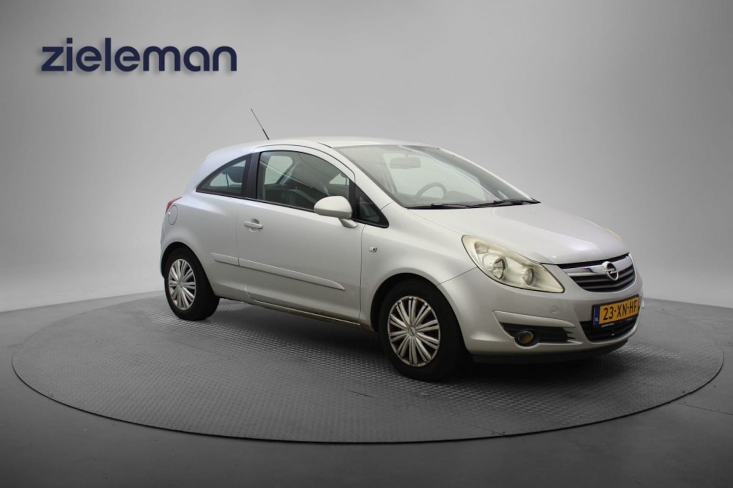 Opel Corsa - 1.4 16V Cosmo - Airco, Cruise, Multifunctioneel Stuur - AutoWereld.nl
