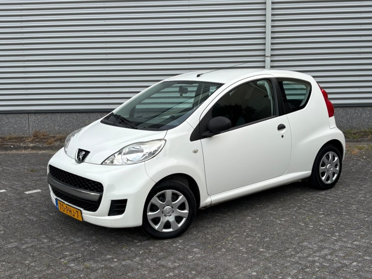 Peugeot 107 - 1.0-12V XR ZEER NETJES APK 3e EIGENAAR - AutoWereld.nl