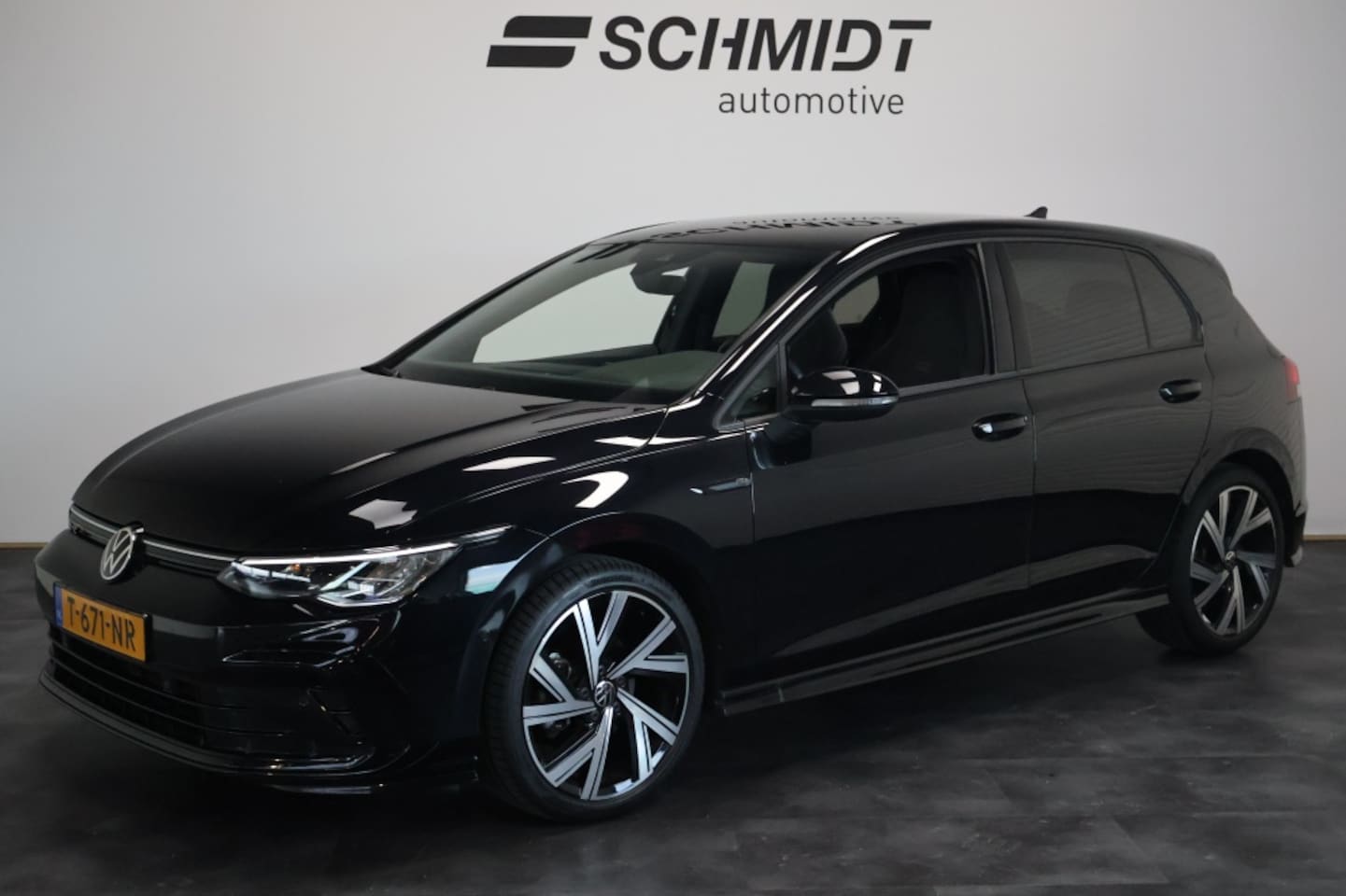 Volkswagen Golf - 1.5 eTSI R-Line DSG | Carplay | Camera | Sfeerverlichting | Winter Pakket - AutoWereld.nl