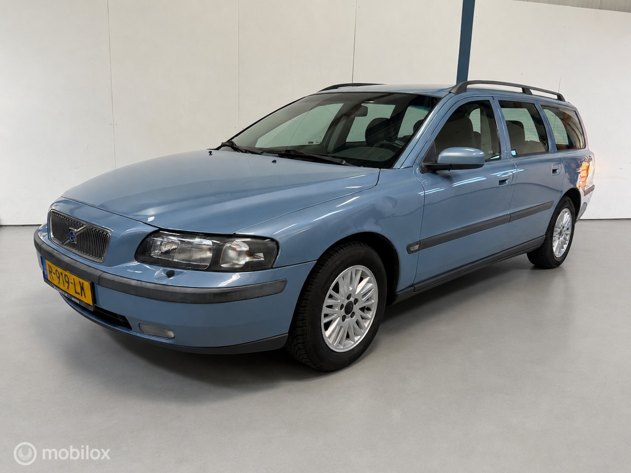 Volvo V70 - 2.4 Comfort Line LEDEREN INTERIEUR - AutoWereld.nl