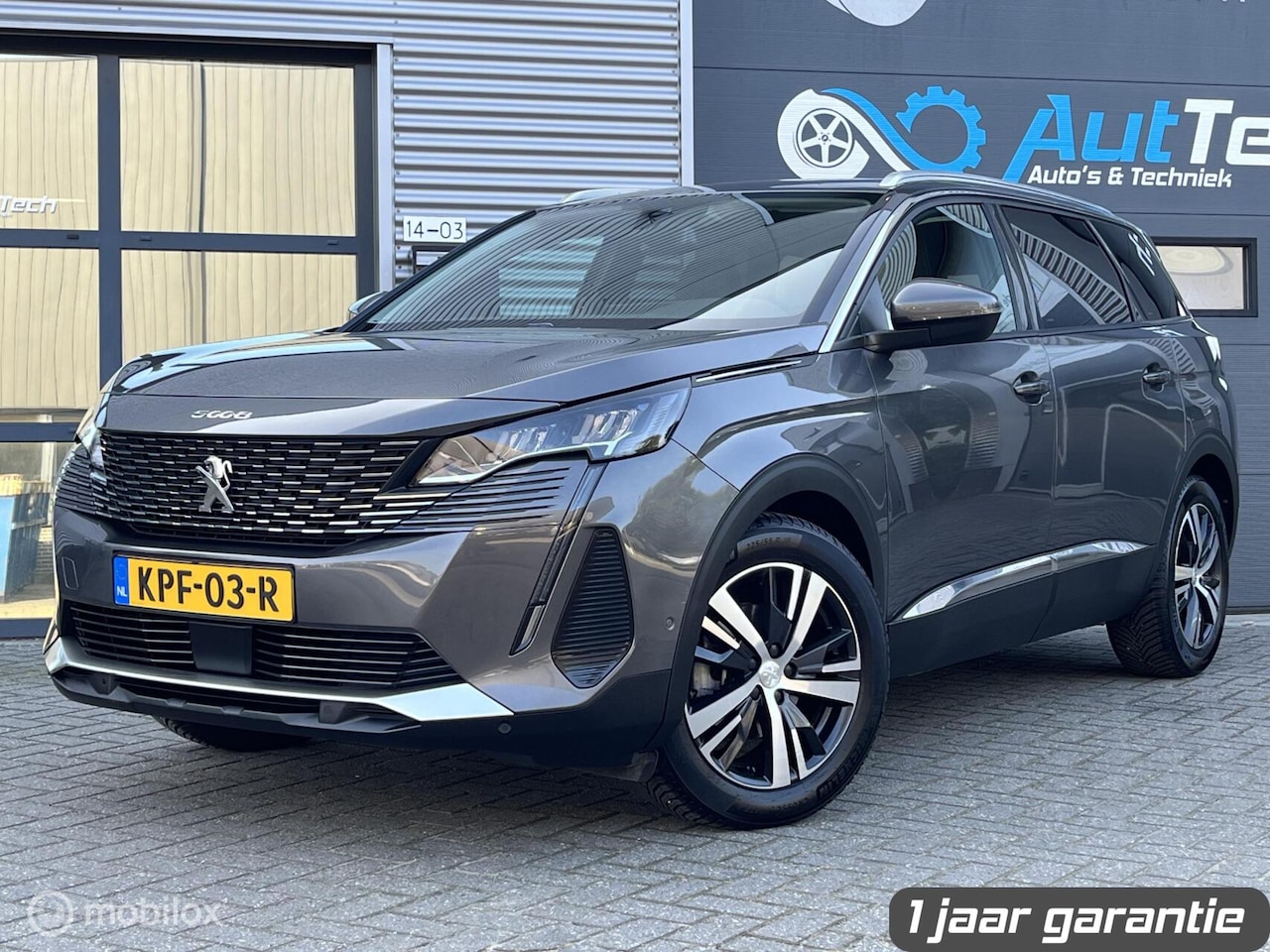 Peugeot 5008 - 1.2 PureTech Allure Automaat CarPlay Keyless - AutoWereld.nl