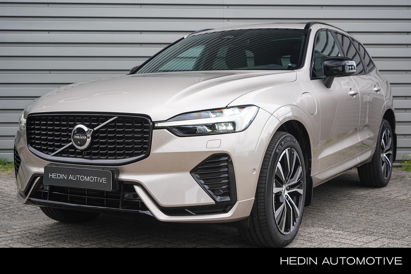 Volvo XC60 - 2.0 T6 AWD Plus Dark | 360 Camera | Panoramadak | Luchtvering | Adaptieve Cruis Controle | - AutoWereld.nl
