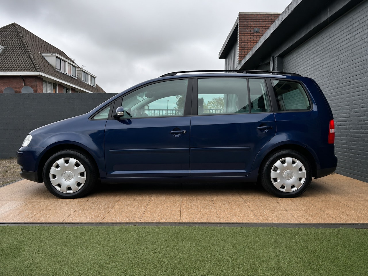 Volkswagen Touran - 1.6-16V FSI Trendline 1.6-16V FSI Trendline - AutoWereld.nl