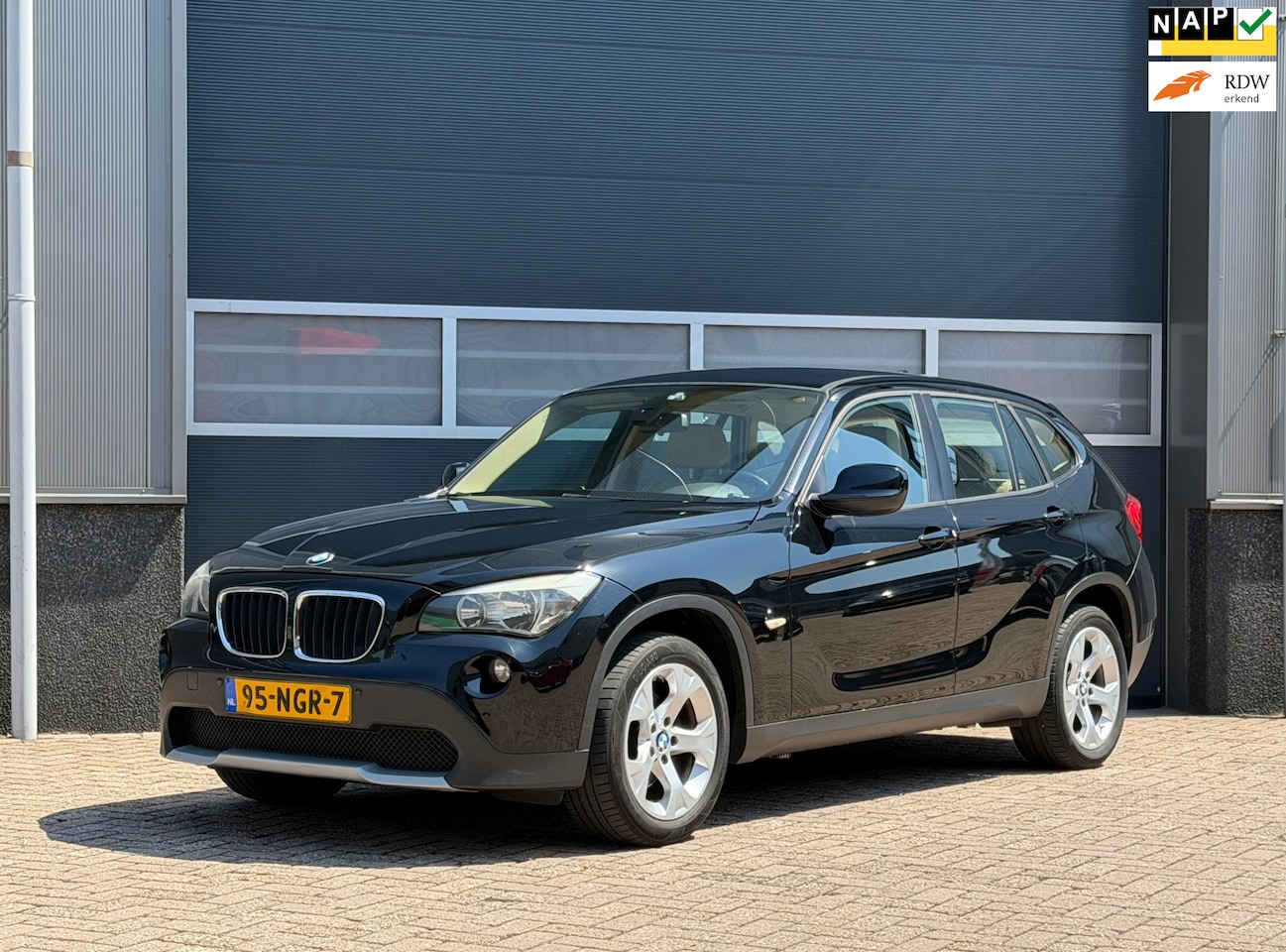 BMW X1 - SDrive18i Exe bj.2010 Navi|Pdc|Lees tekst. - AutoWereld.nl