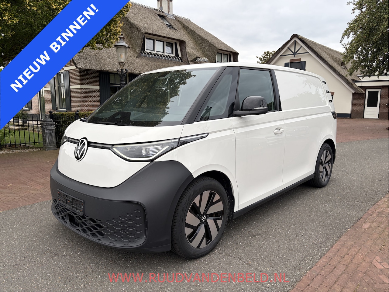 Volkswagen ID. Buzz Cargo - 77kWh 96%SOH ! 3-ZITS // ADAP.CRUISE // 19-INCH // CAMERA // CARPLAY - AutoWereld.nl