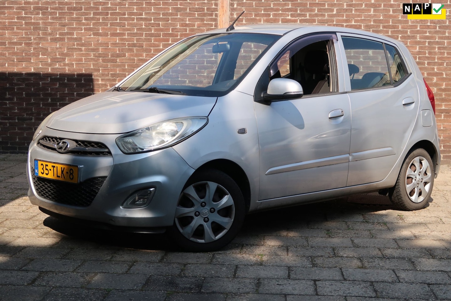 Hyundai i10 - 1.2 i-Motion *Rijklaarprijs *NAP *2e Eigenaar - AutoWereld.nl