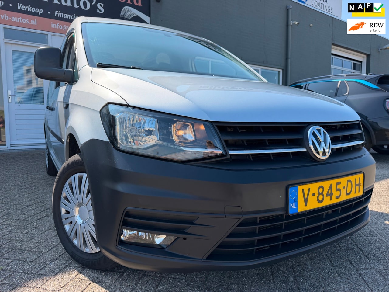 Volkswagen Caddy - 1.6 TDI L1H1 Comfortline van 2 de Eig met parkeersensoren en cruise controle en bluetooth - AutoWereld.nl