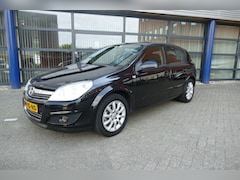 Opel Astra - 1.6 Temptation 5 deurs Apk 6-7-2027 Airco