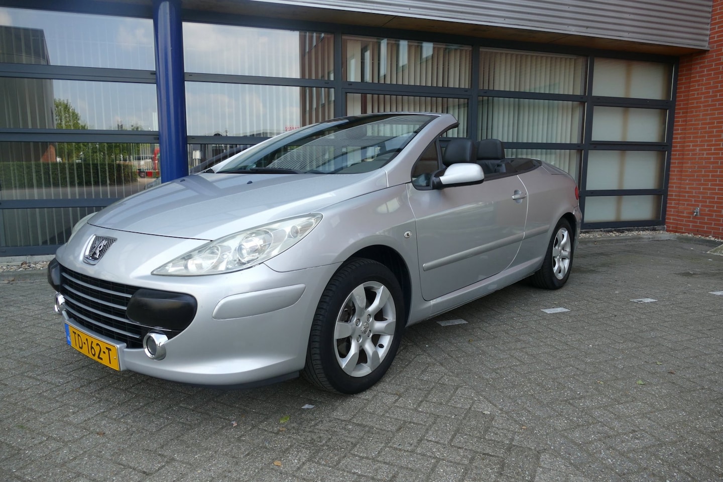 Peugeot 307 CC - 1.6-16V Climate control Apk 23-03-2027 - AutoWereld.nl