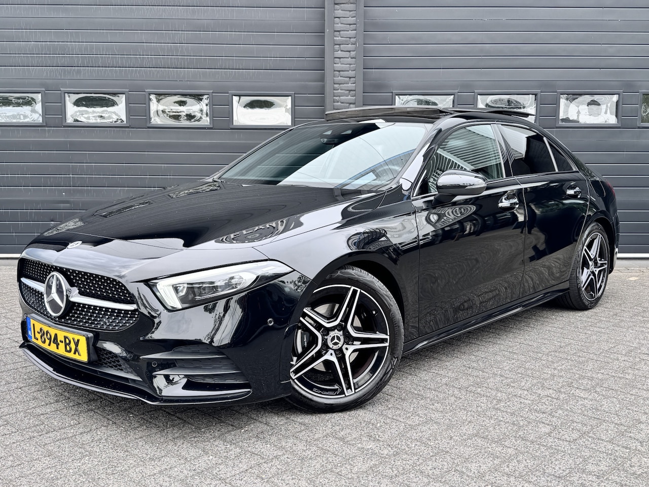 Mercedes-Benz A-klasse - 180 Business Solution AMG | Pano | Memory | Burmester | €25.900,- incl. BTW - AutoWereld.nl