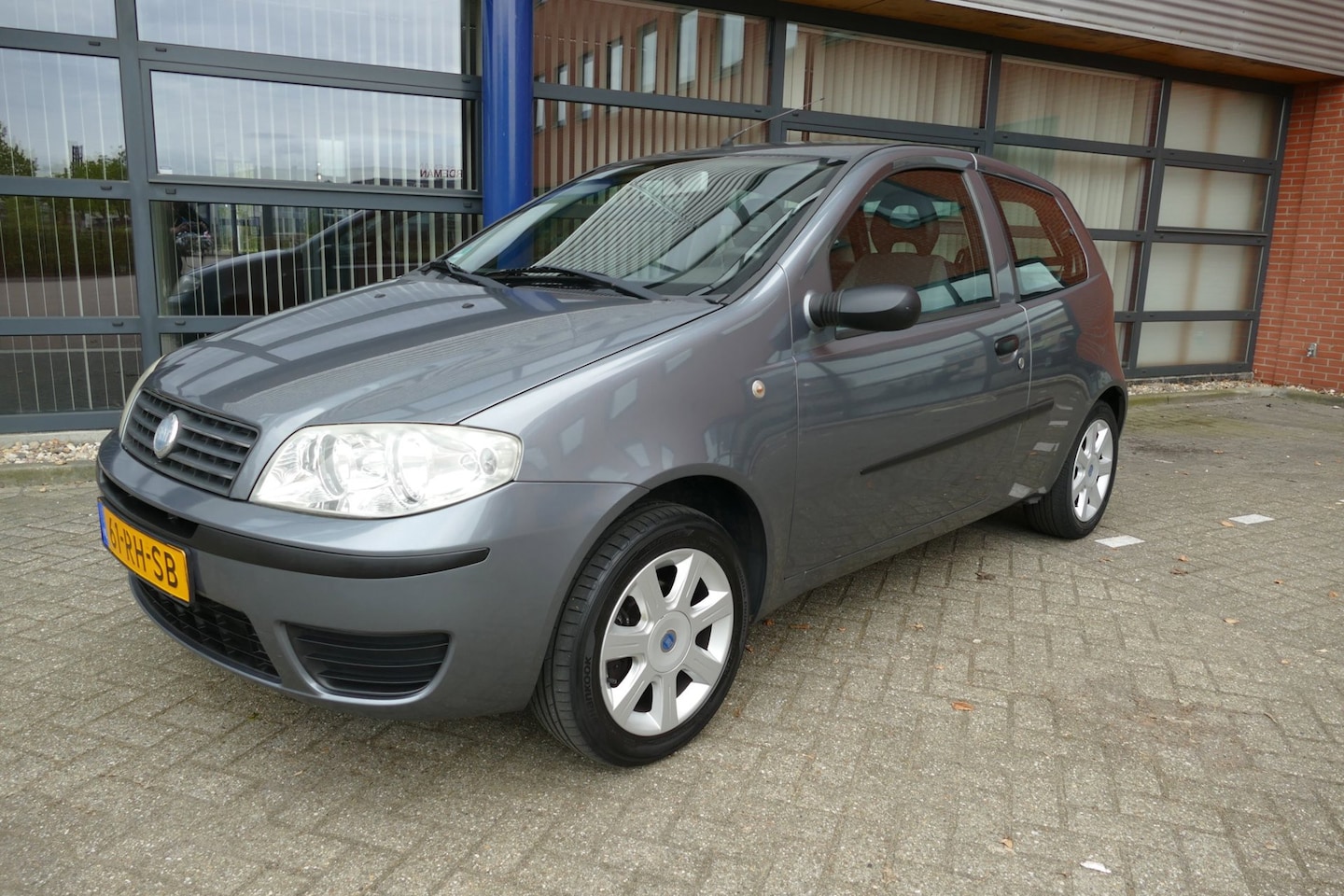 Fiat Punto - 1.2 Young Airco Apk 17-04-2027 Stuurbekrachtiging - AutoWereld.nl