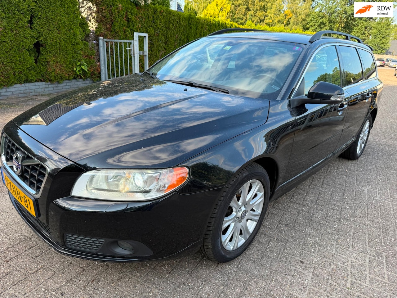 Volvo V70 - 2.0 D3 AUT. Momentum LEDER LMV NAVI XENON TR.HAAK - AutoWereld.nl