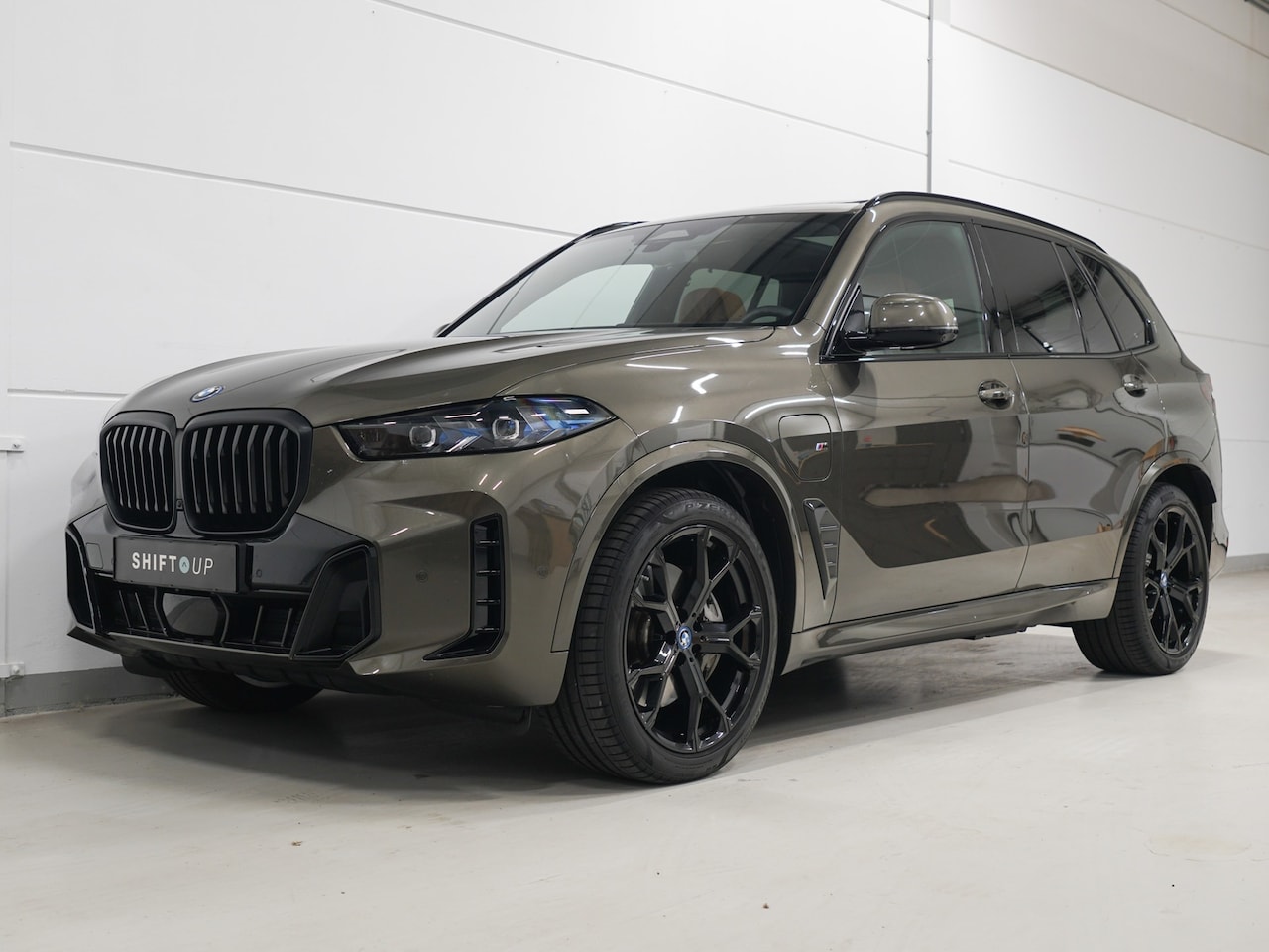 BMW X5 - xDrive50e M-Sport | Panoramadak | Massage | Harman Kardon - AutoWereld.nl