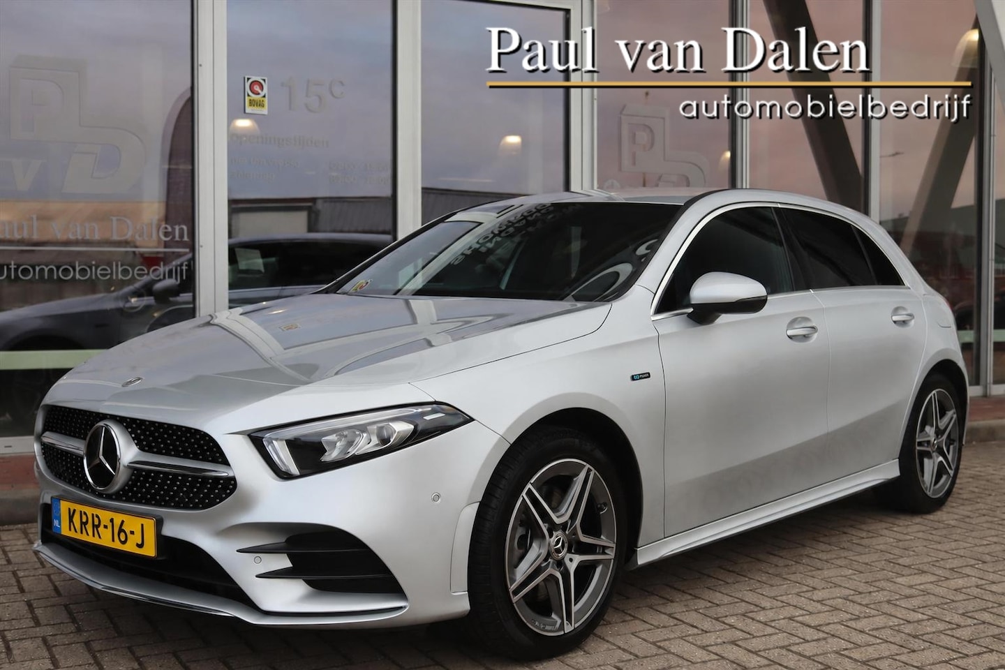Mercedes-Benz A-klasse - A250e 218PK AUTOMAAT AMG Leer | Navi Plus | Camera | Stoelverw. | Distronic Plus | Pdc v+a - AutoWereld.nl