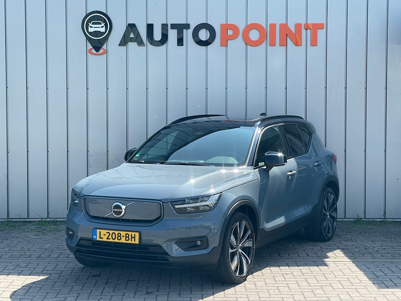 Volvo XC40 - Recharge P8 AWD R-Design TREKHAAK|PANO|BLINDSPOT|STOEL+STUURVRM|CAMERA|ADAPT.CRUISE|20''IN - AutoWereld.nl