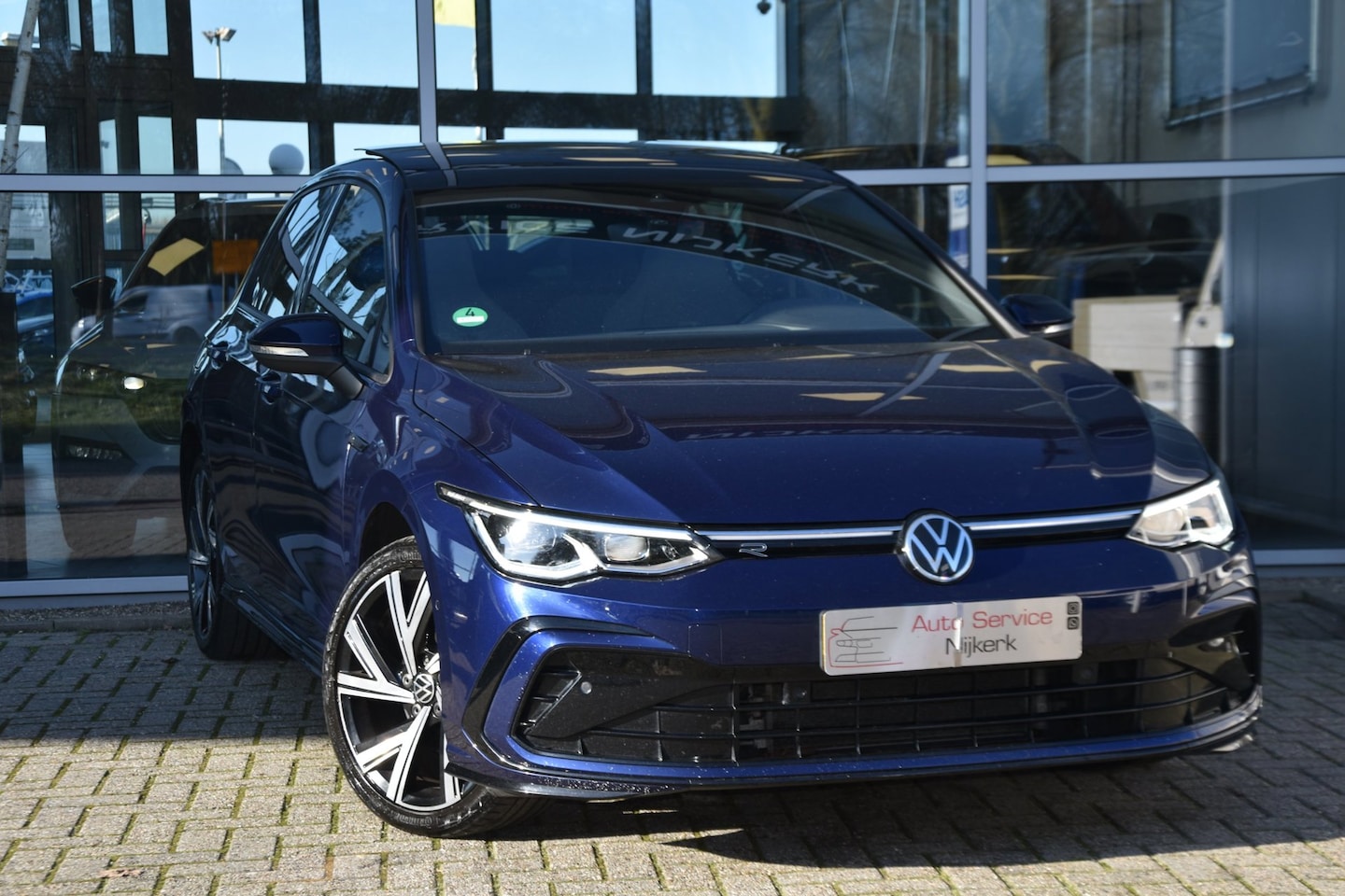 Volkswagen Golf - 1.5 eTSI R-Line DSG Pano Matrix LED Camera ACC 1e Eigenaar BTW - AutoWereld.nl