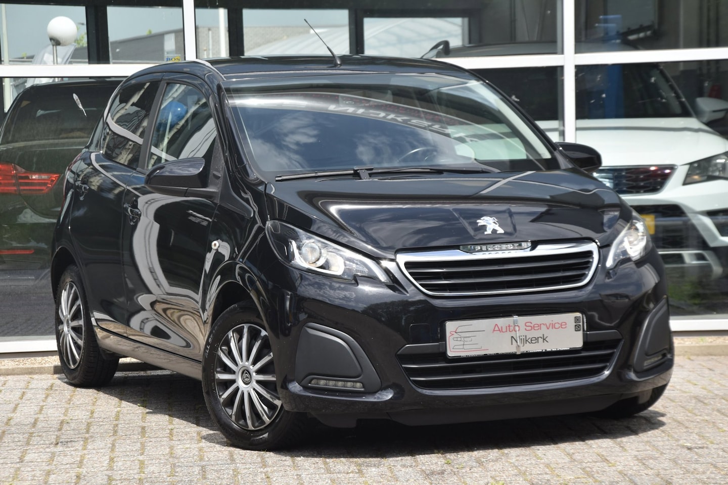 Peugeot 108 - 1.0 e-VTi Blue Lease Executive Camera Navigatie Airco 5-Deurs NAP - AutoWereld.nl