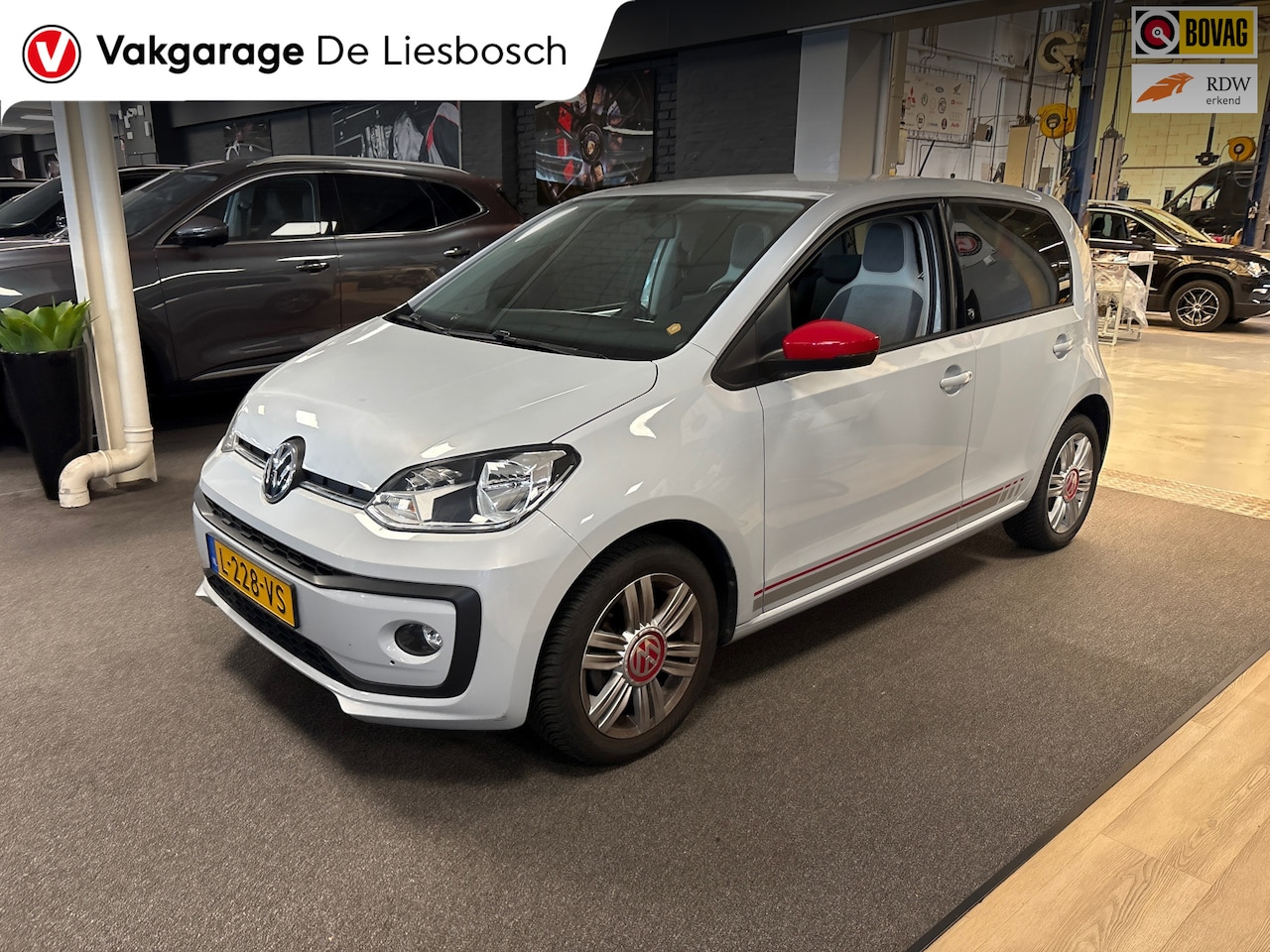 Volkswagen Up! - 1.0 BMT up! beats/clima/stoelverw/cruisec/boeken/mf stuur - AutoWereld.nl