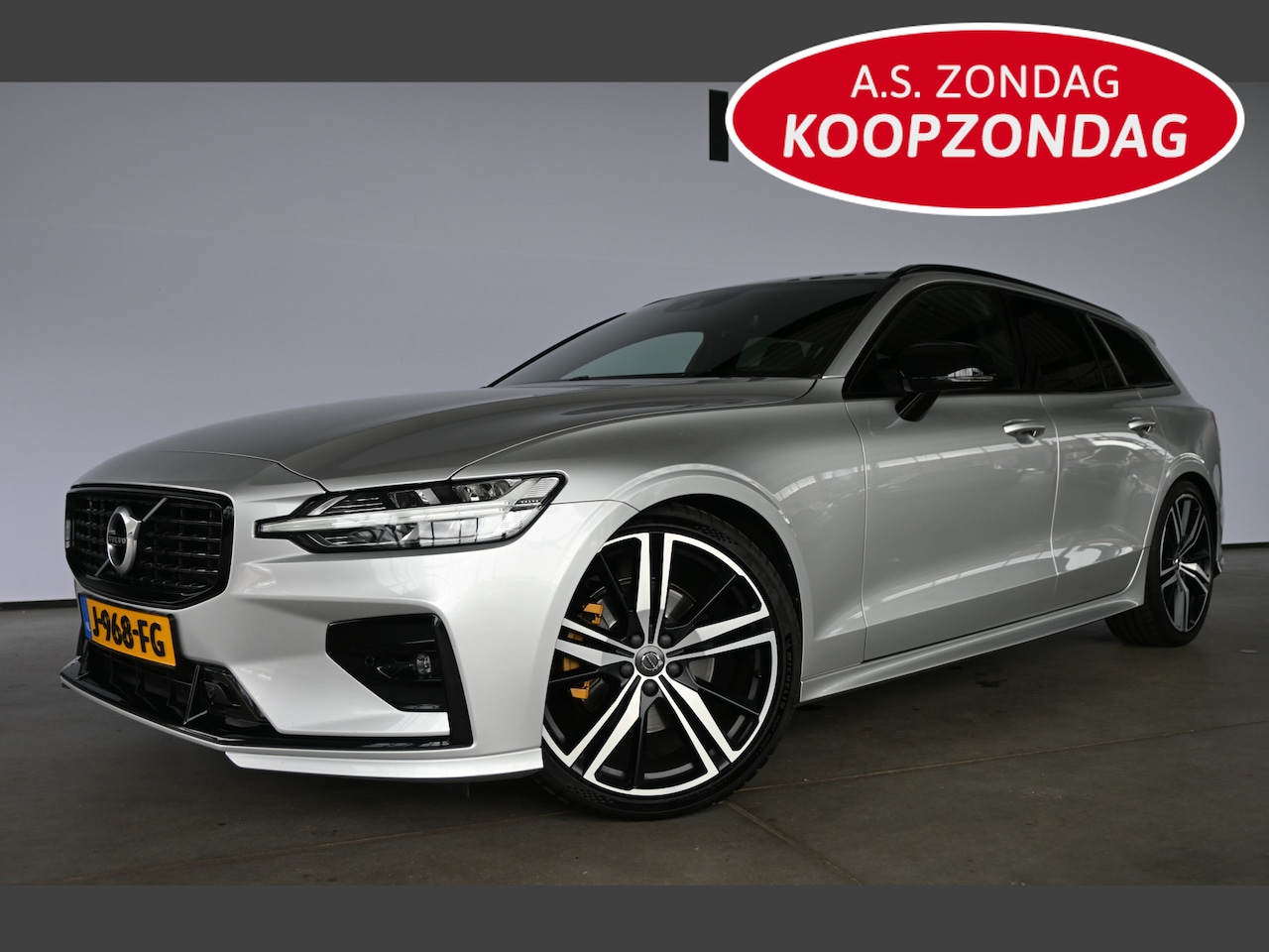 Volvo V60 - 2.0 B4 R-Design Navigatie Carplay Stoel/Stoelverwarming Virtual Goed Onderhouden! Inruil M - AutoWereld.nl