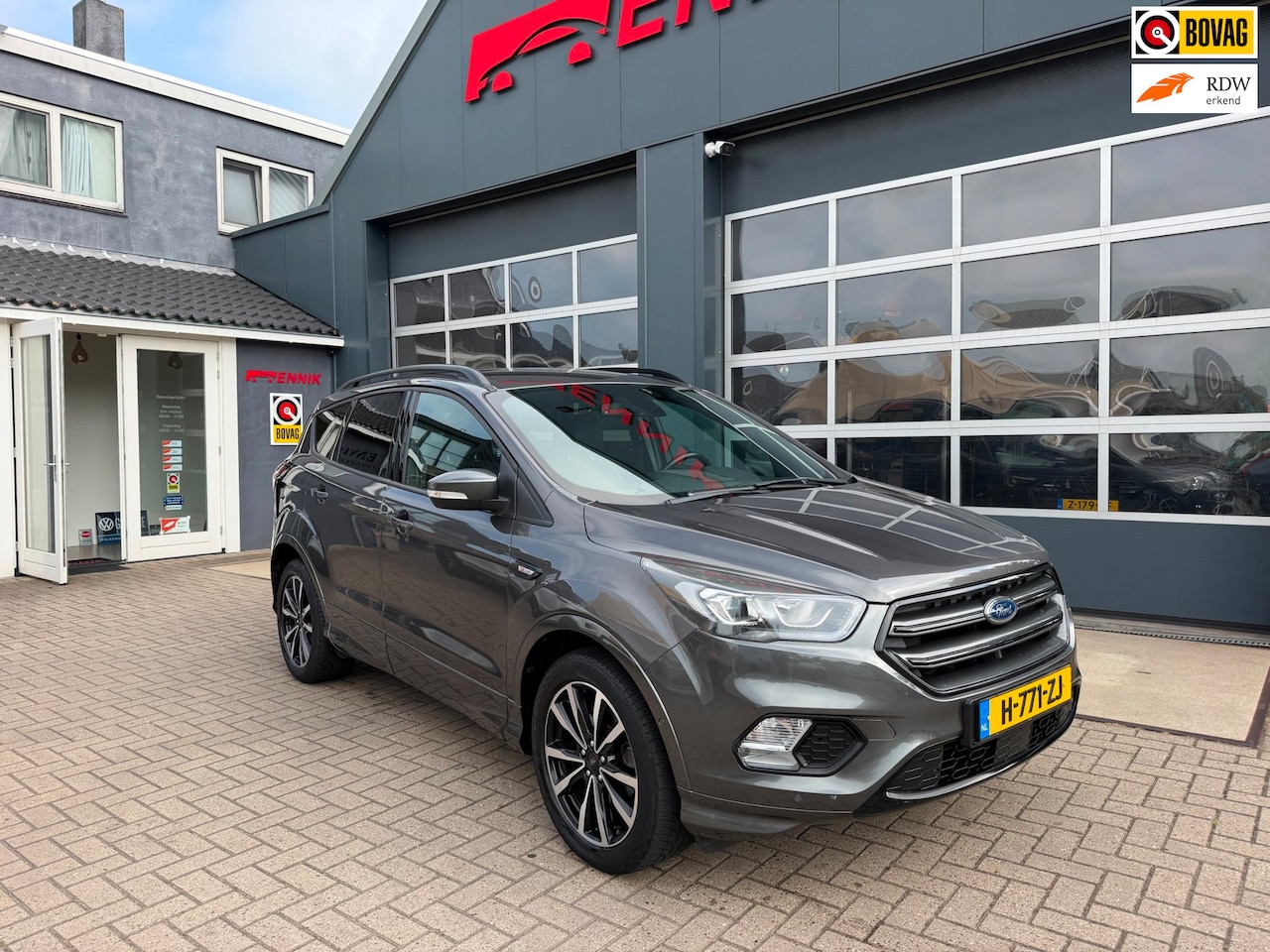 Ford Kuga - 1.5 EcoBoost Titanium/ ACC / DAB / Keyless / Trekhaak / Zeer kompleet !. - AutoWereld.nl