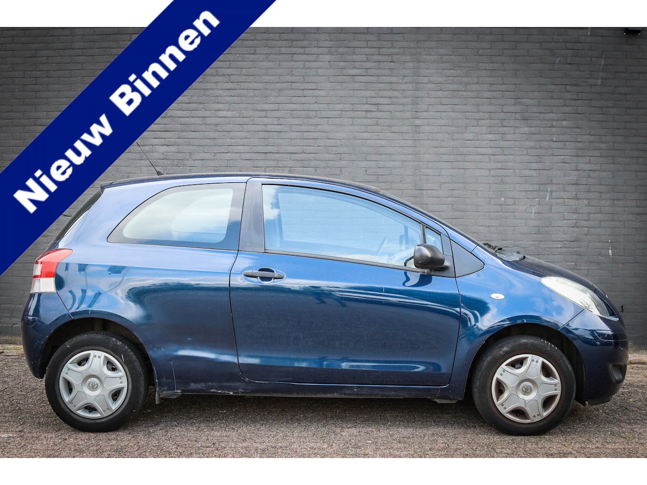 Toyota Yaris - 1.0 VVTi Acces Net binnen-Nu al te bezichtigen - AutoWereld.nl