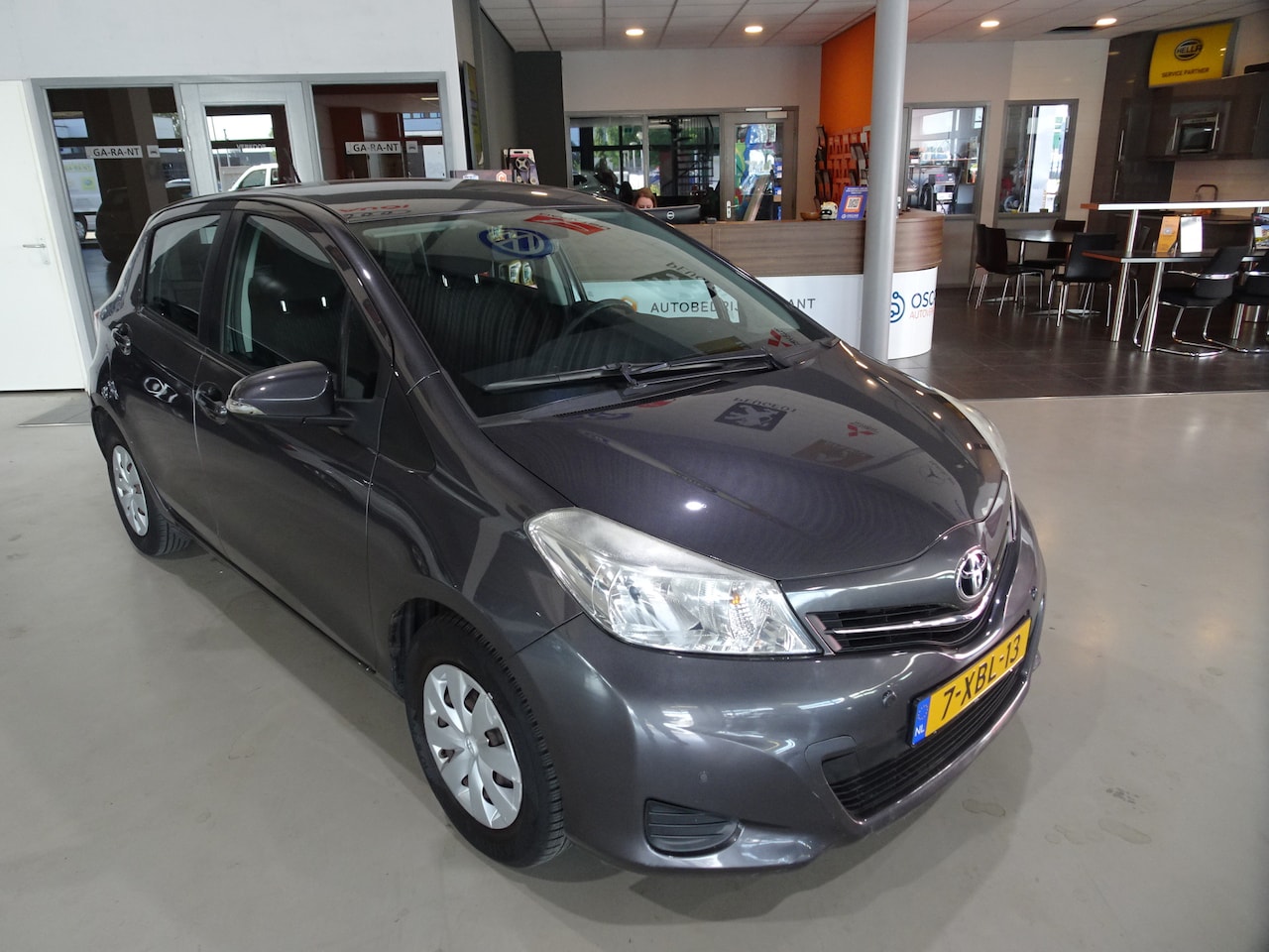 Toyota Yaris - 1.0 VVT-i Now Airco / PDC - AutoWereld.nl