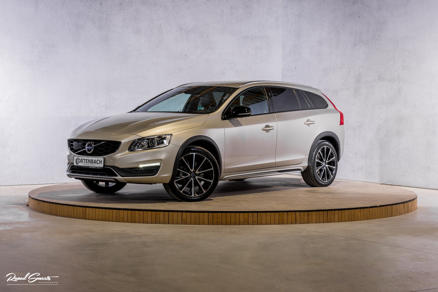Volvo V60 Cross Country - 2.0 T5 AWD Summum | Trekhaak | Memory | Cruise Control | Leder | 19 Inch | - AutoWereld.nl