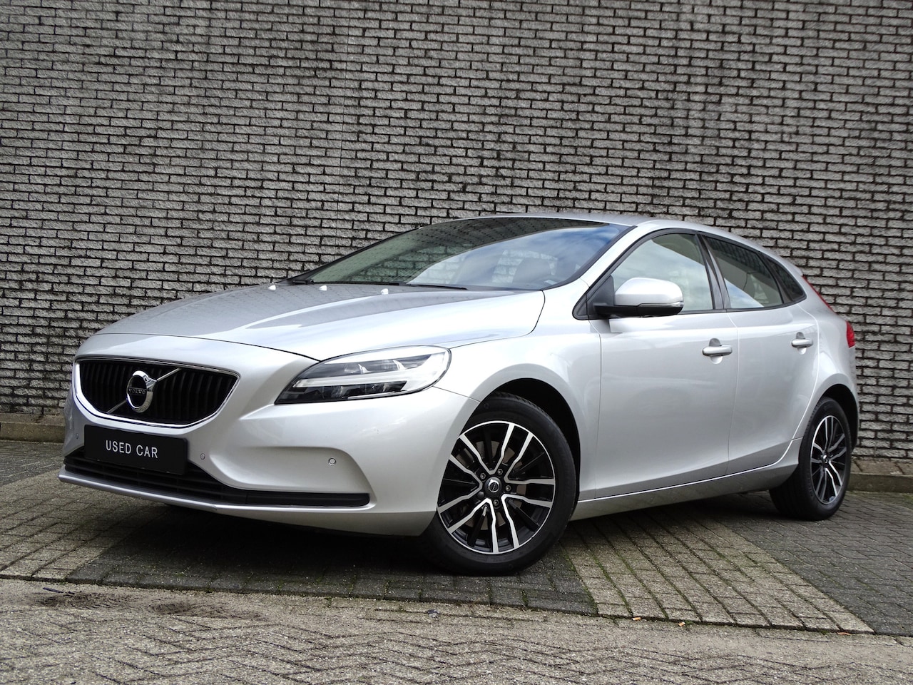 Volvo V40 - 2.0 T2 Inscription | Leder | BLIS | PDC - AutoWereld.nl