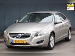 Volvo S60 - 1.6 T4 Kinetic Navigatie/Parkeersensor v, a/Apk 07-2027