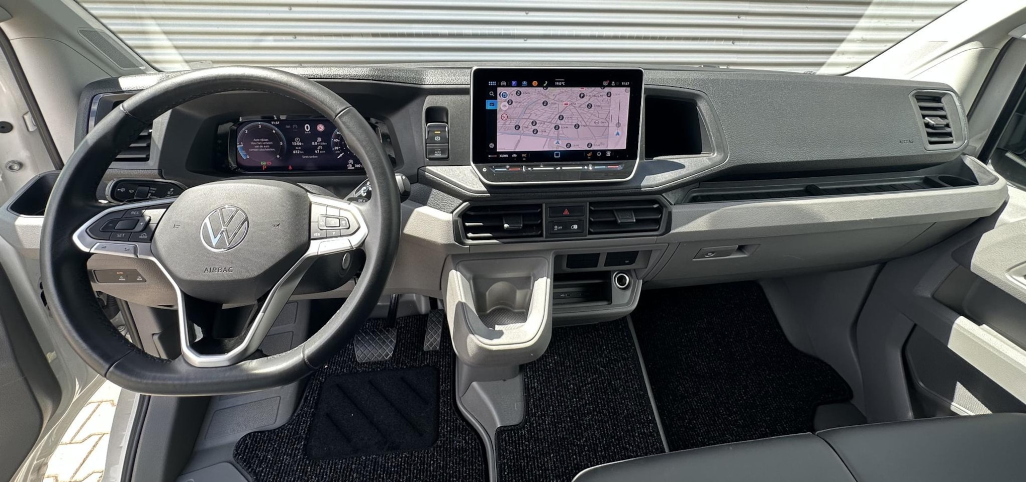 Volkswagen Crafter - 35 2.0 TDI L3H3 Exclusive Facelift Automaat NIEUW MODEL!! - AutoWereld.nl