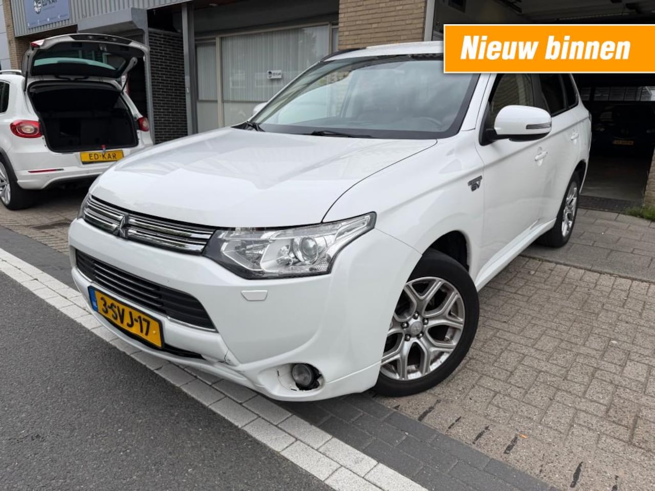 Mitsubishi Outlander - 2.0 PHEV Instyle DAK LEER RIJDT GOED NAP EXPORT PRICE - AutoWereld.nl