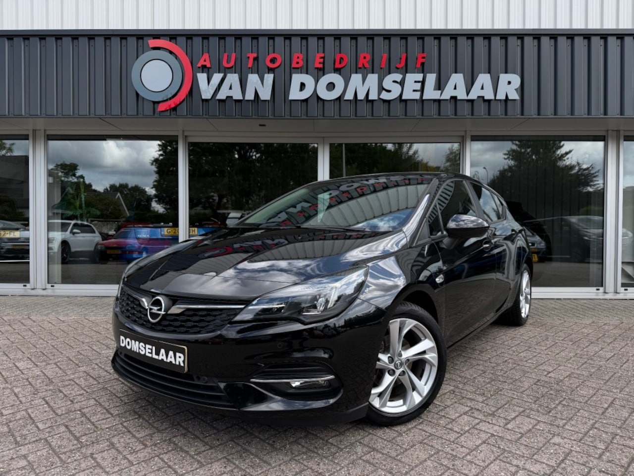 Opel Astra - 1.2 Business Edition - NL Auto Cruise Airco Navi Bluetooth - AutoWereld.nl